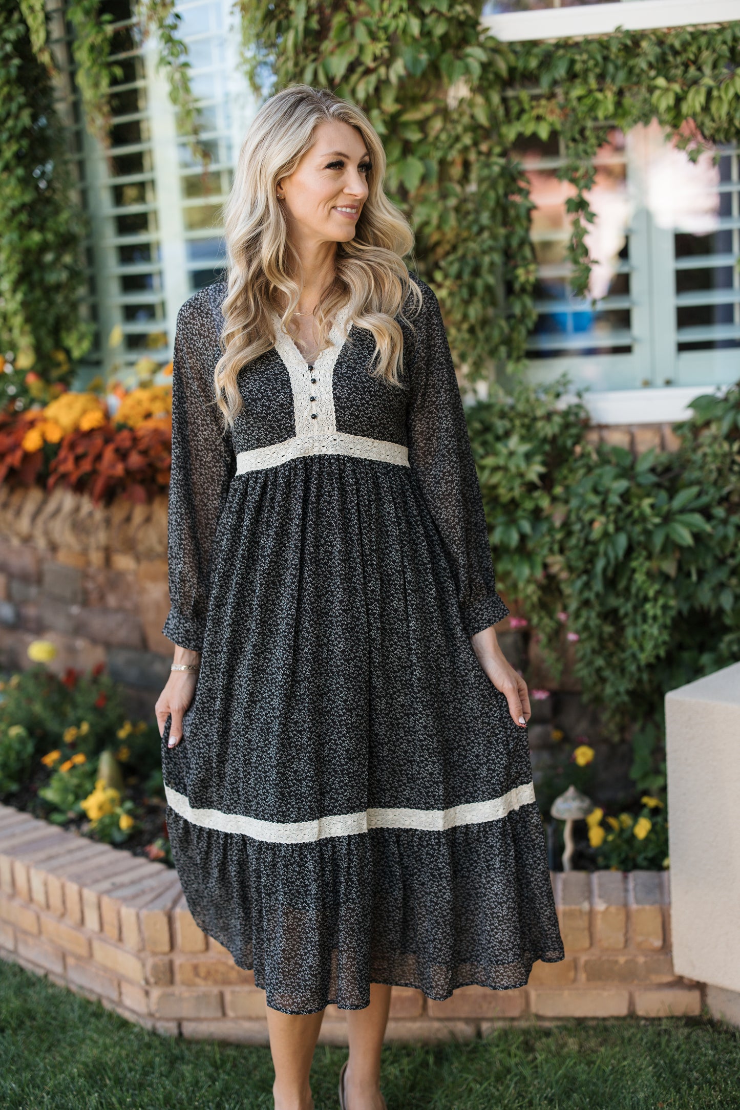 JOURNEY LACE V NECK BLACK DRESS